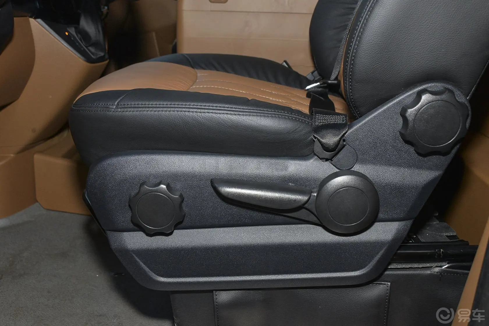 凌特(进口)3.5L 自动 7座 欧规版座椅调节键