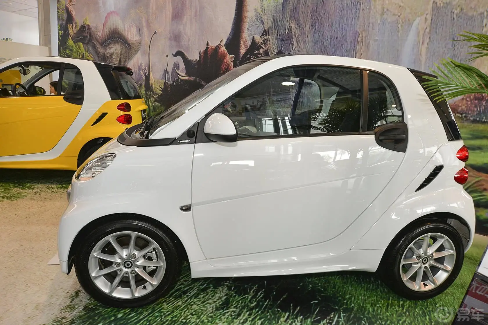 smart fortwo1.0 MHD 硬顶城市光波激情版正侧车头向左水平