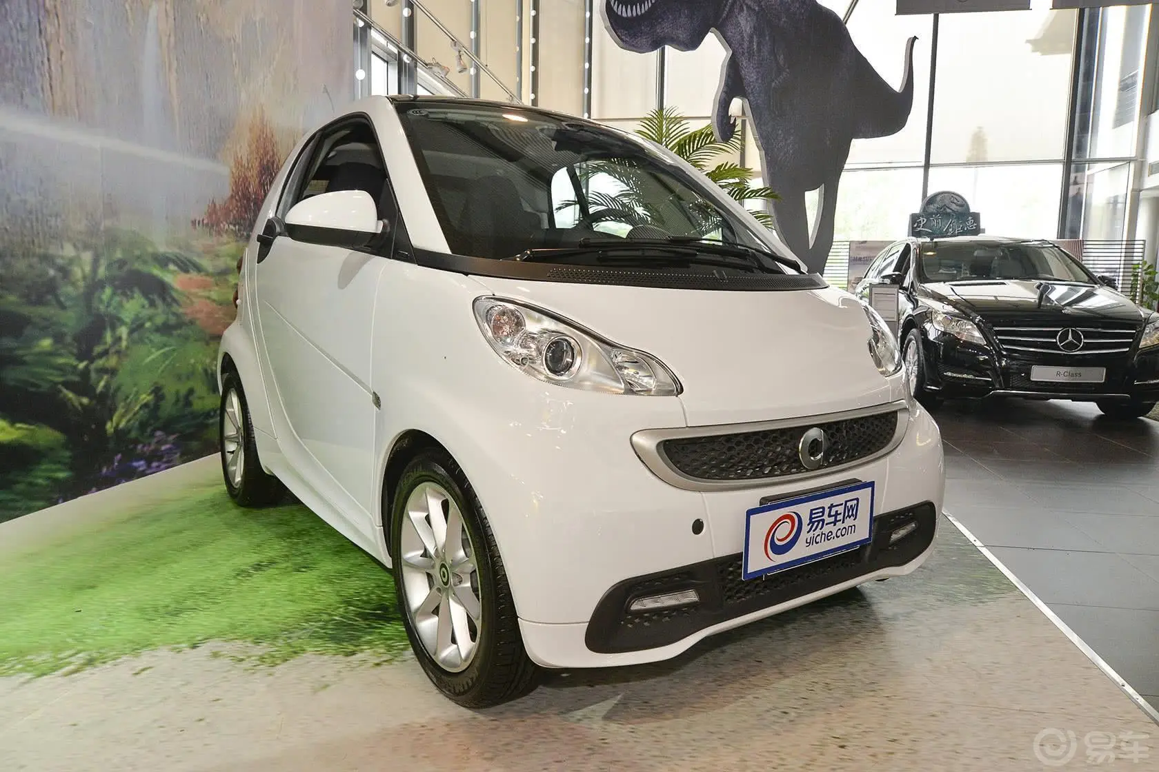 smart fortwo1.0 MHD 硬顶城市光波激情版侧前45度车头向右水平