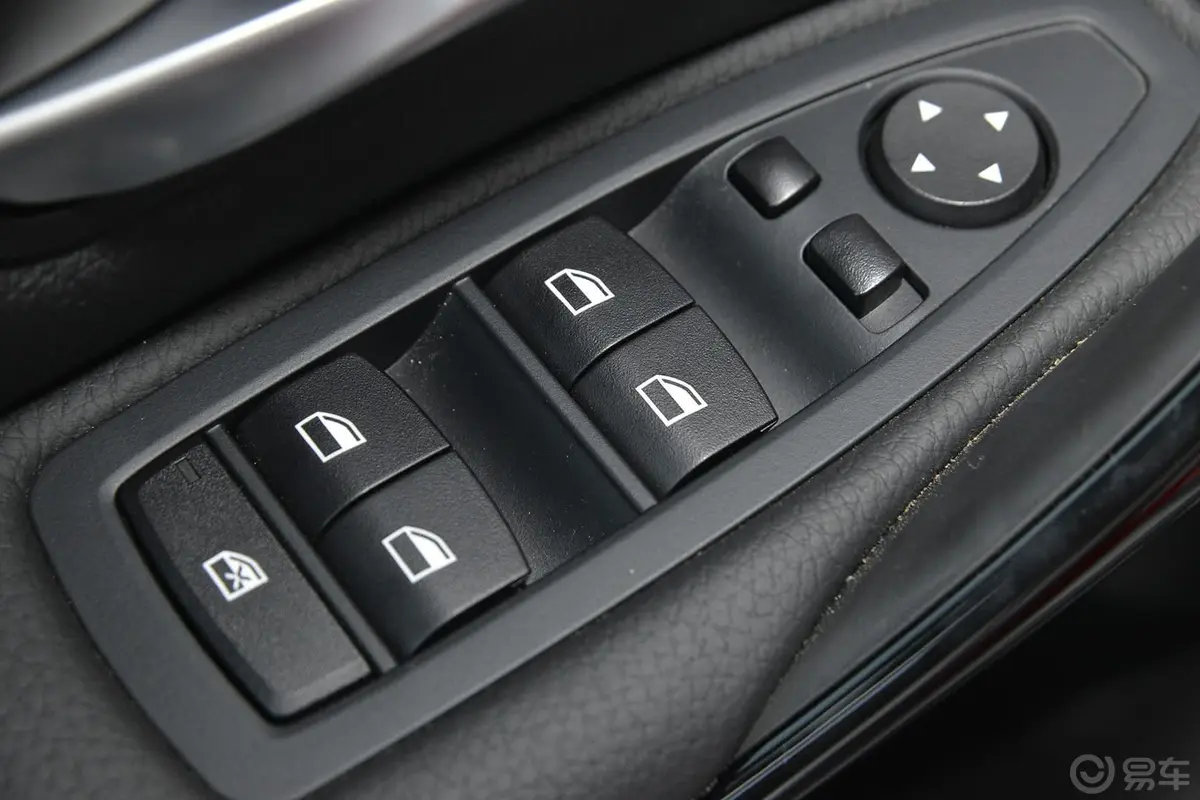 宝马3系320i 运动设计套装 超悦版车窗升降键