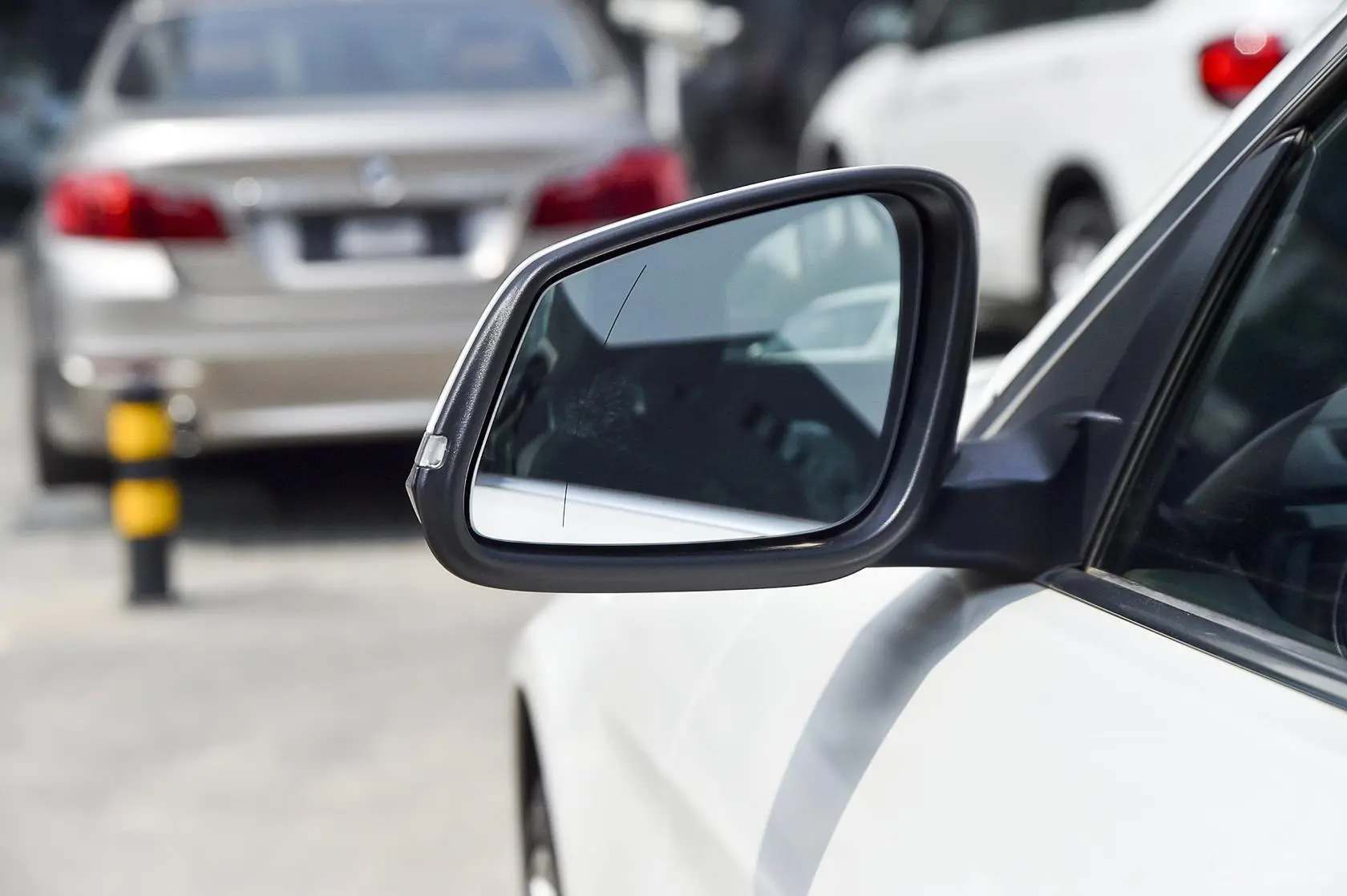 宝马4系敞篷轿跑车 420i 设计套装型后视镜镜面（后）