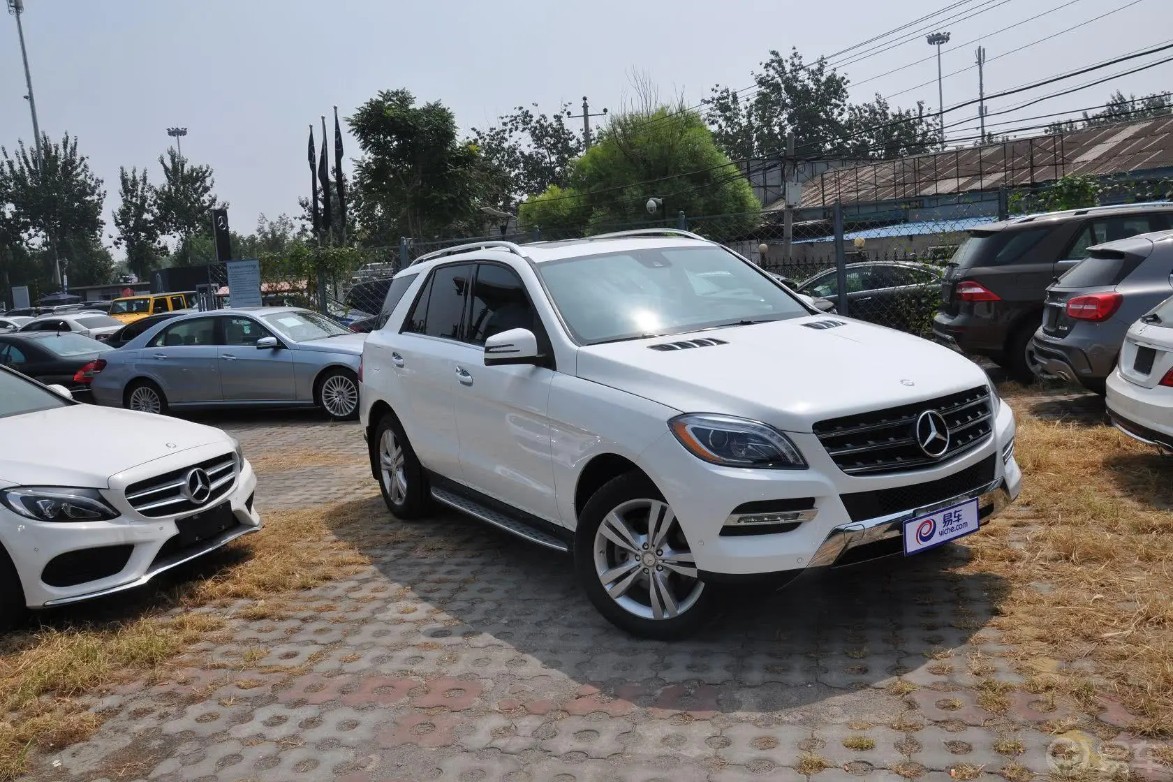 奔驰M级ML350 4MATIC 柴油版车尾局部