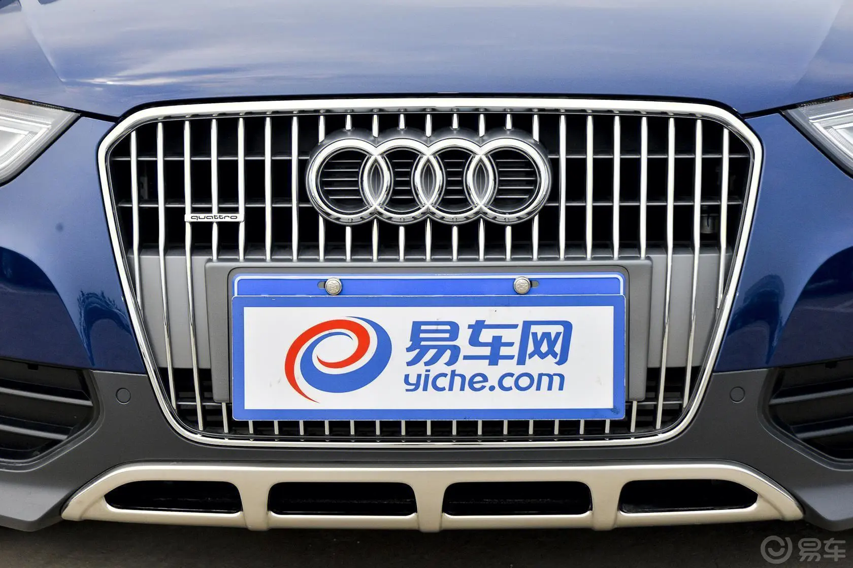 奥迪A4(进口)40TFSI allroad quattro前格栅侧俯拍