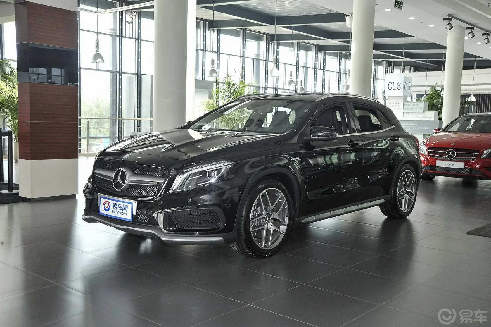 奔驰GLA AMGGLA 45 AMG 4MATIC侧前45度车头向左水平