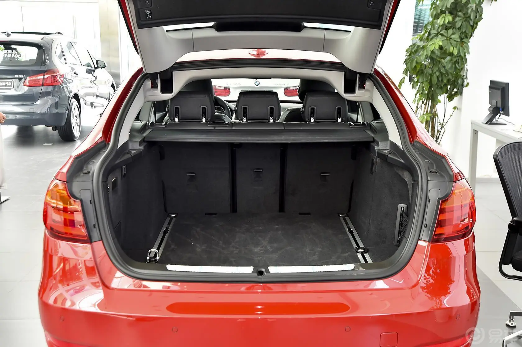 宝马3系GT320i 领先型行李箱空间