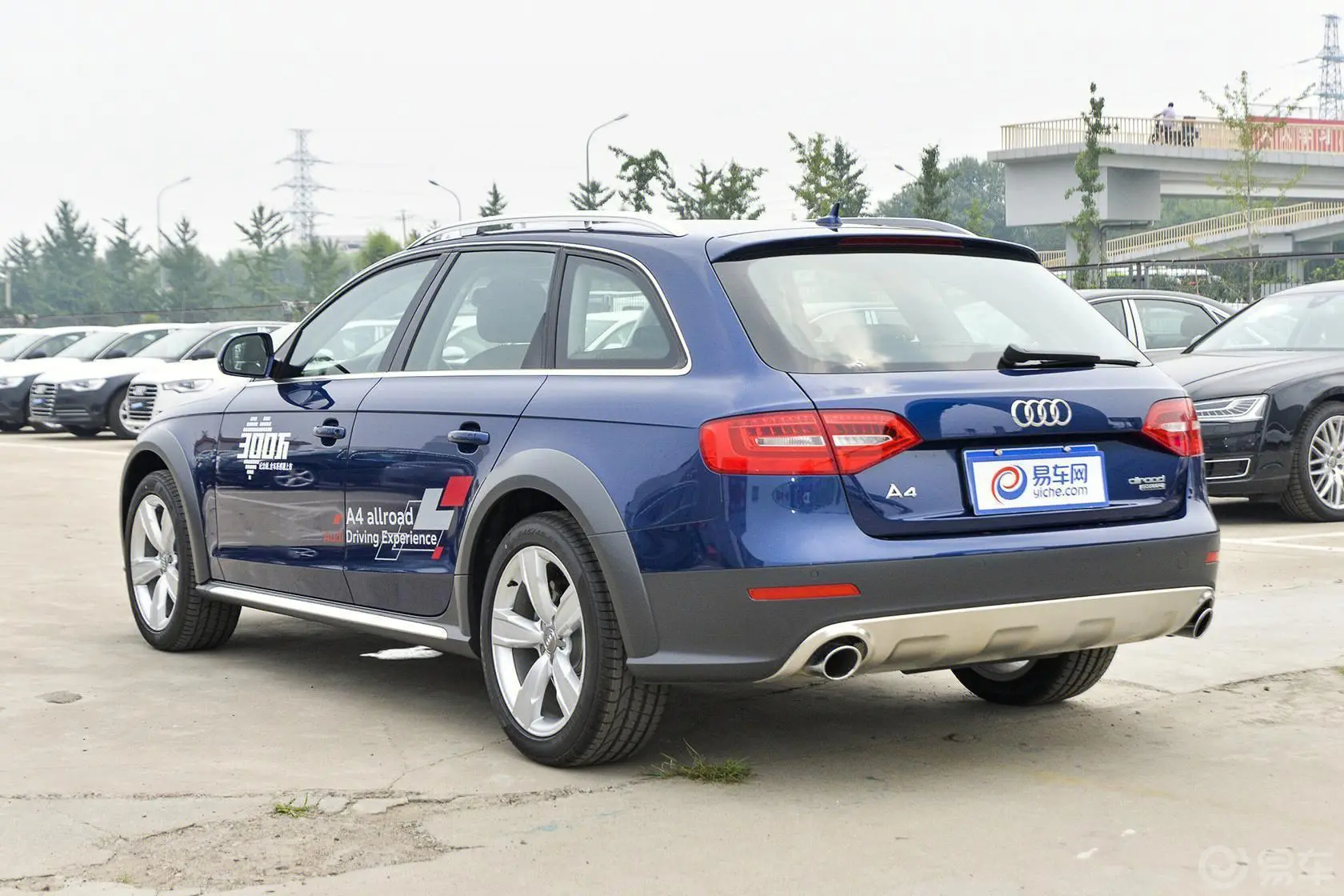 奥迪A4(进口)40TFSI allroad quattro侧后45度车头向左水平