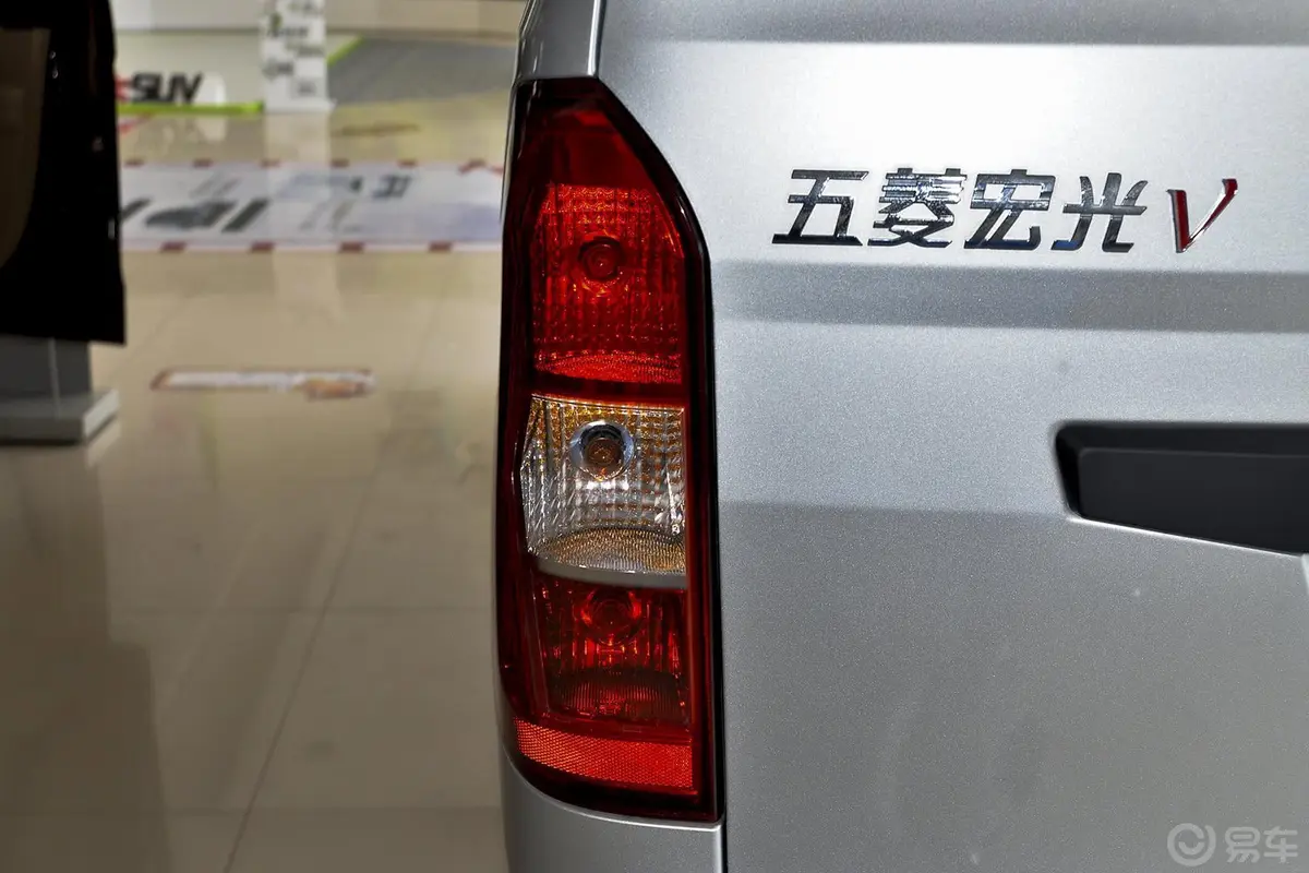 五菱荣光V1.2L 实用型外观