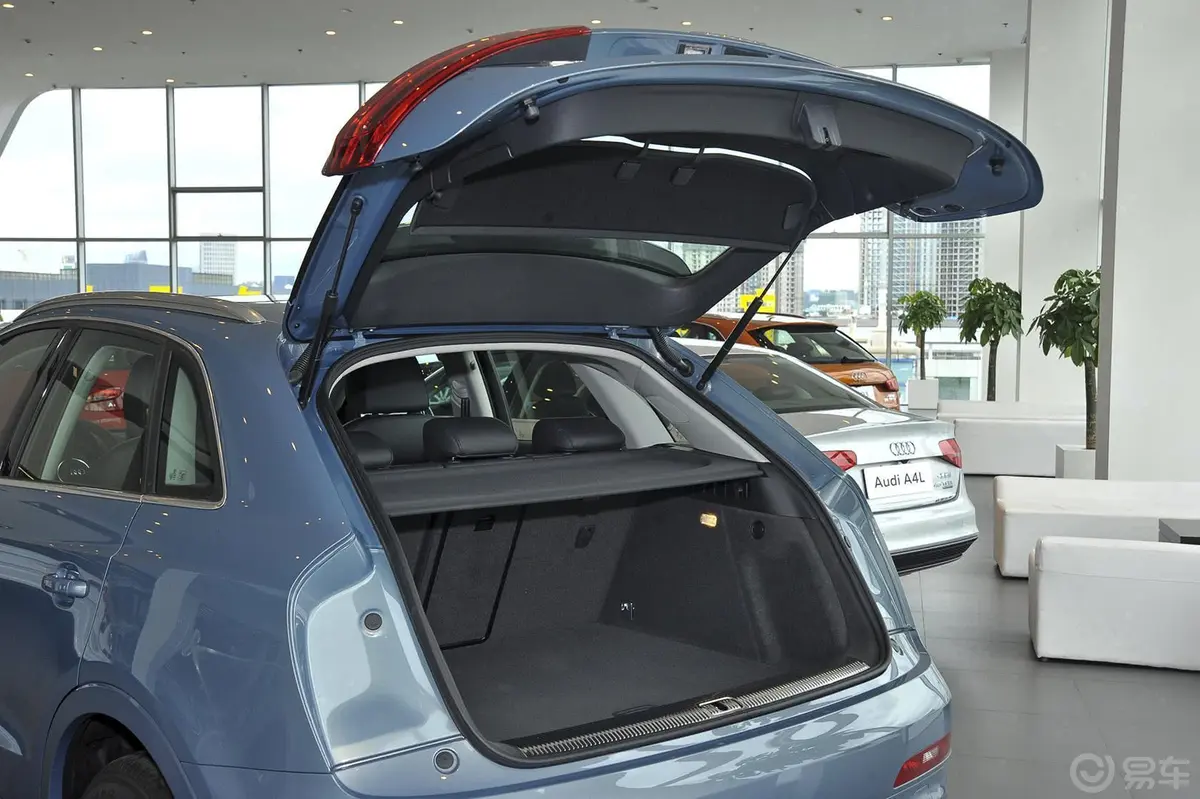 奥迪Q330 TFSI 舒适型行李厢开口范围