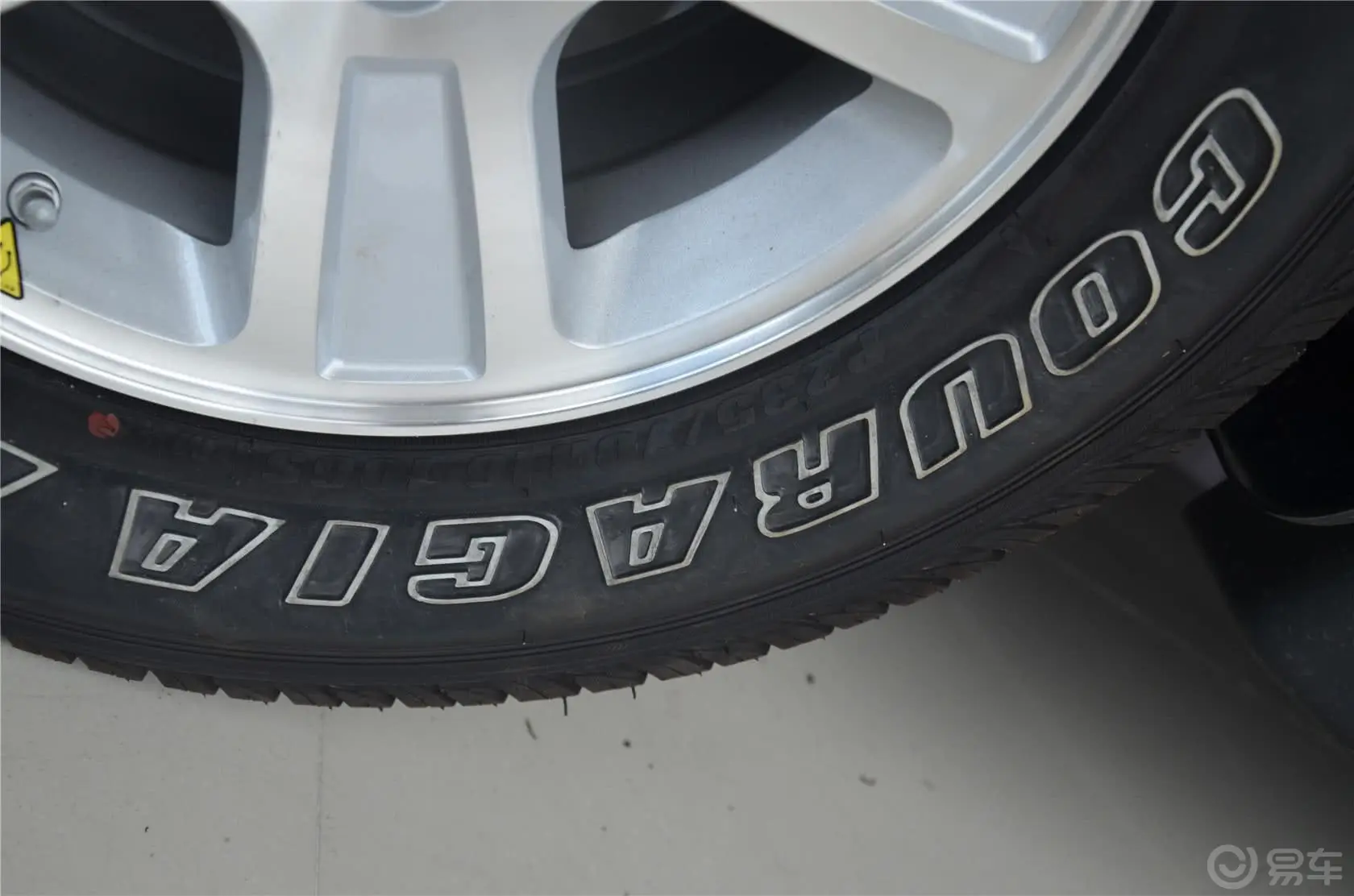 骐铃T72.2L 两驱 尊贵版 标准轴 4G22B轮胎规格