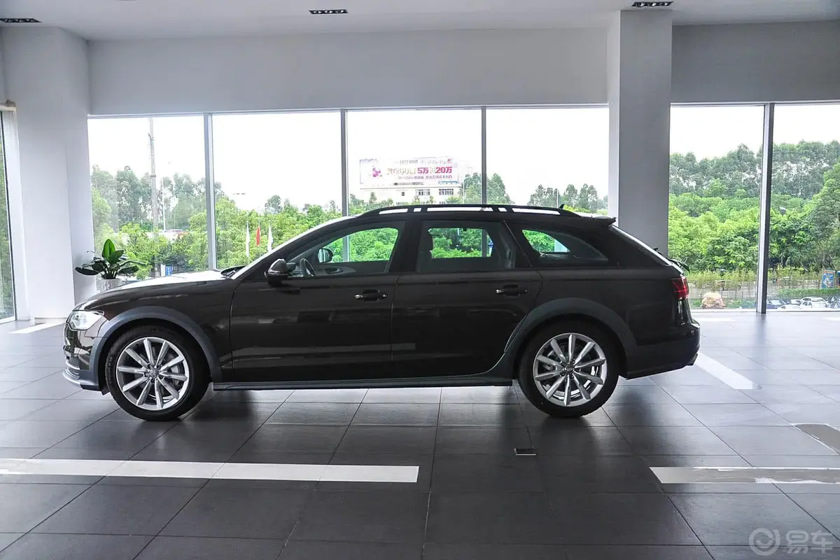 奥迪A6allroad quattro正侧车头向左水平