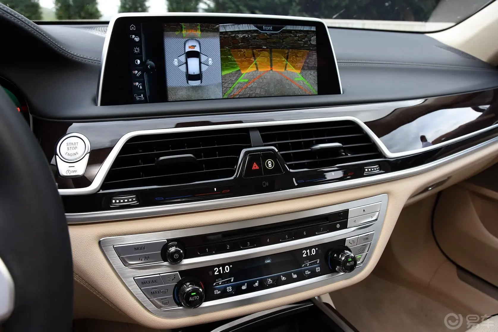 宝马7系750Li xDrive 四座版中控台驾驶员方向