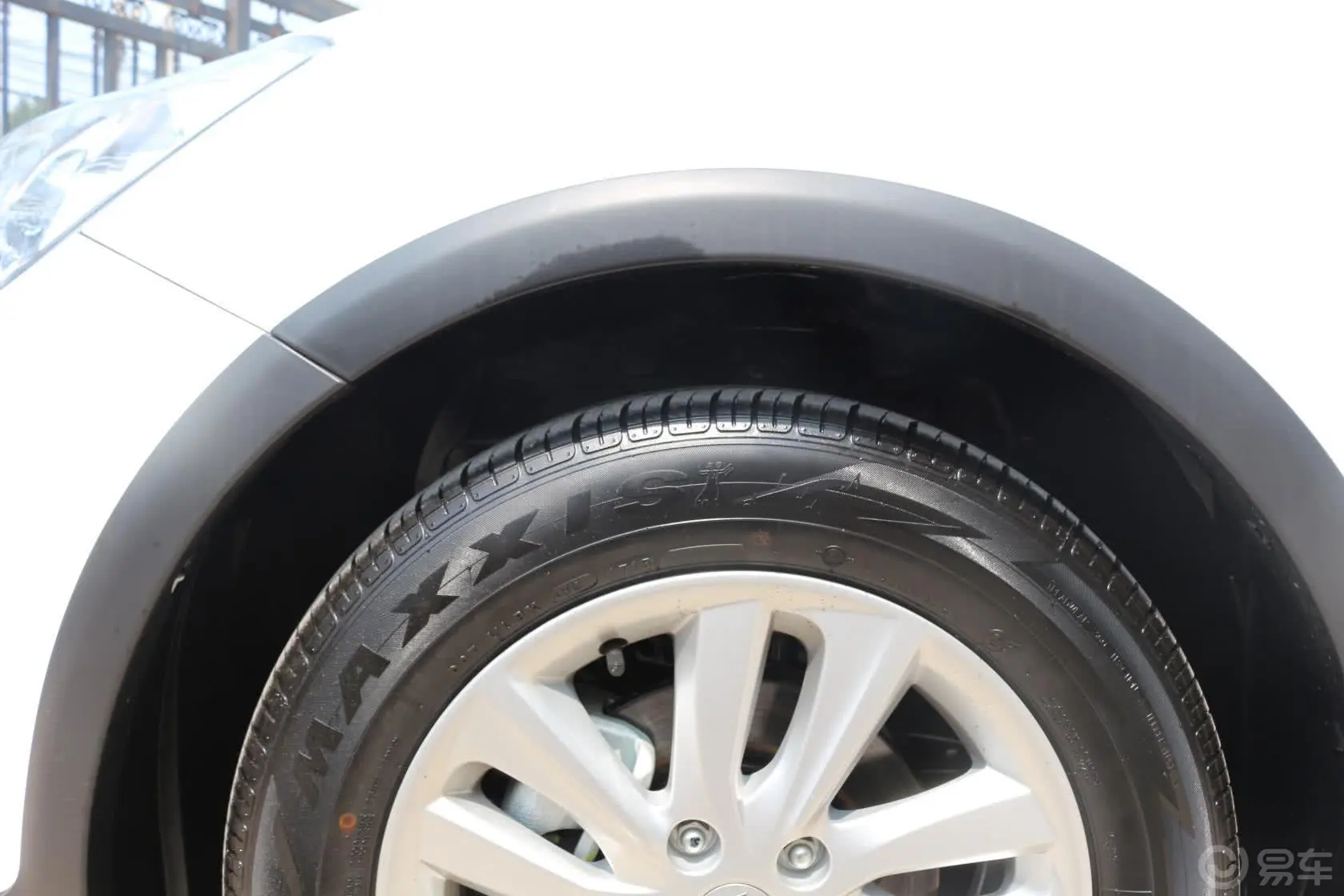 天语 SX4两厢 1.6L 自动 酷锐限定版轮胎规格