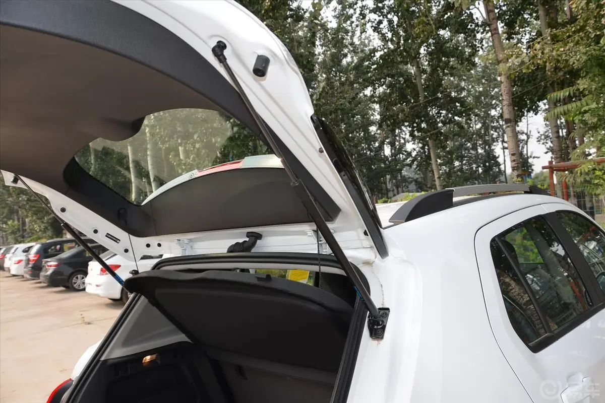 创酷1.4T 手动 舒适型天窗版行李厢支撑杆