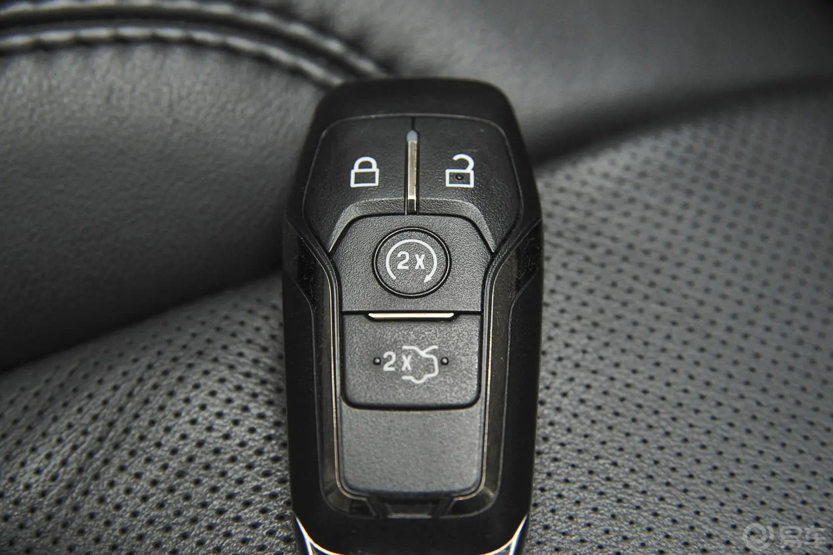 林肯MKZ2.0T 尊耀版内饰