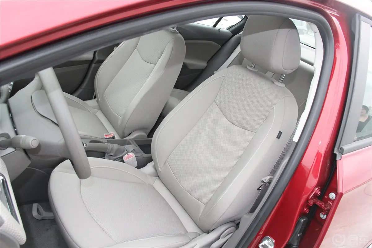 科鲁兹三厢 1.5L 自动时尚天窗版驾驶员座椅