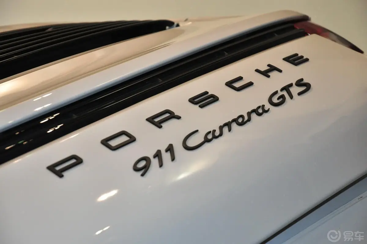 保时捷911Carrera 4 GTS Cabriolet 3.8L尾标