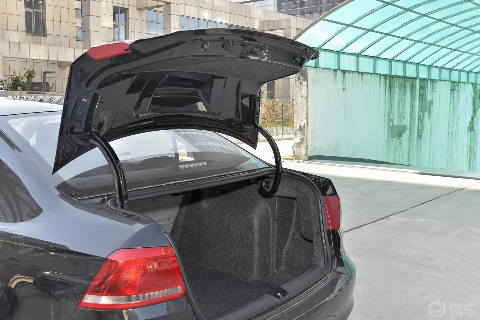 桑塔纳1.4L 手动 风尚版行李厢开口范围