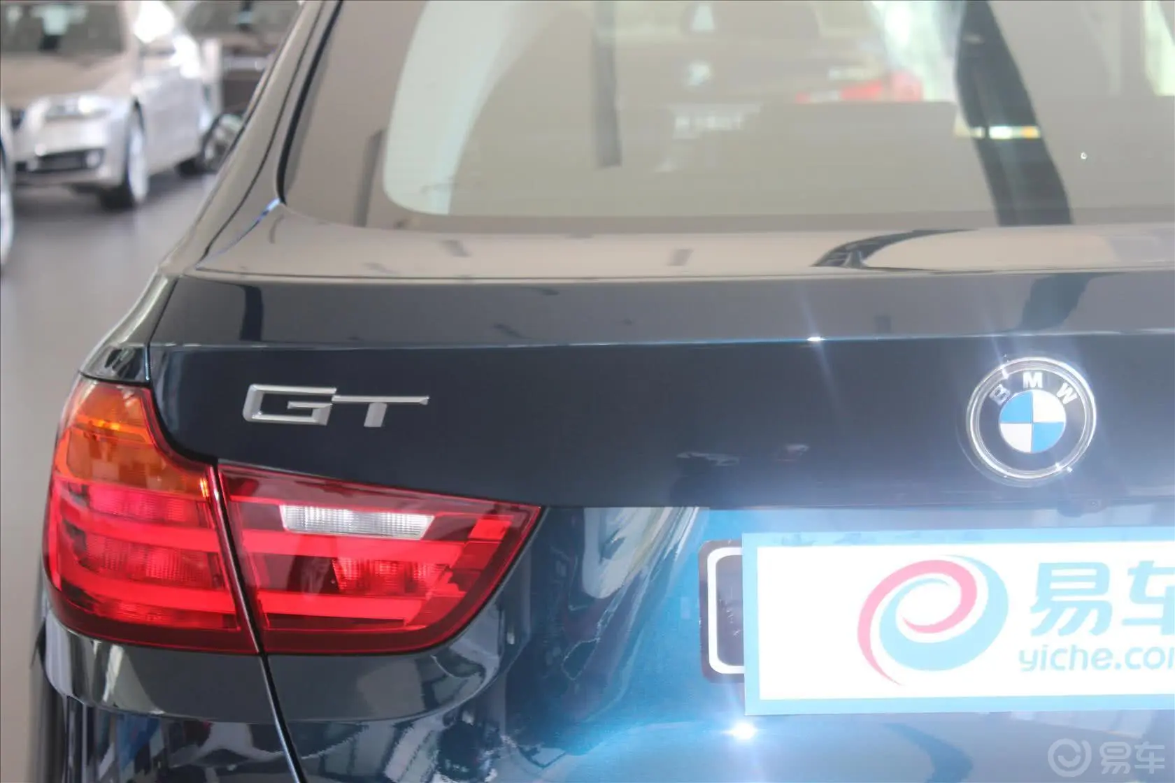 宝马3系GT320i 设计套装型尾标