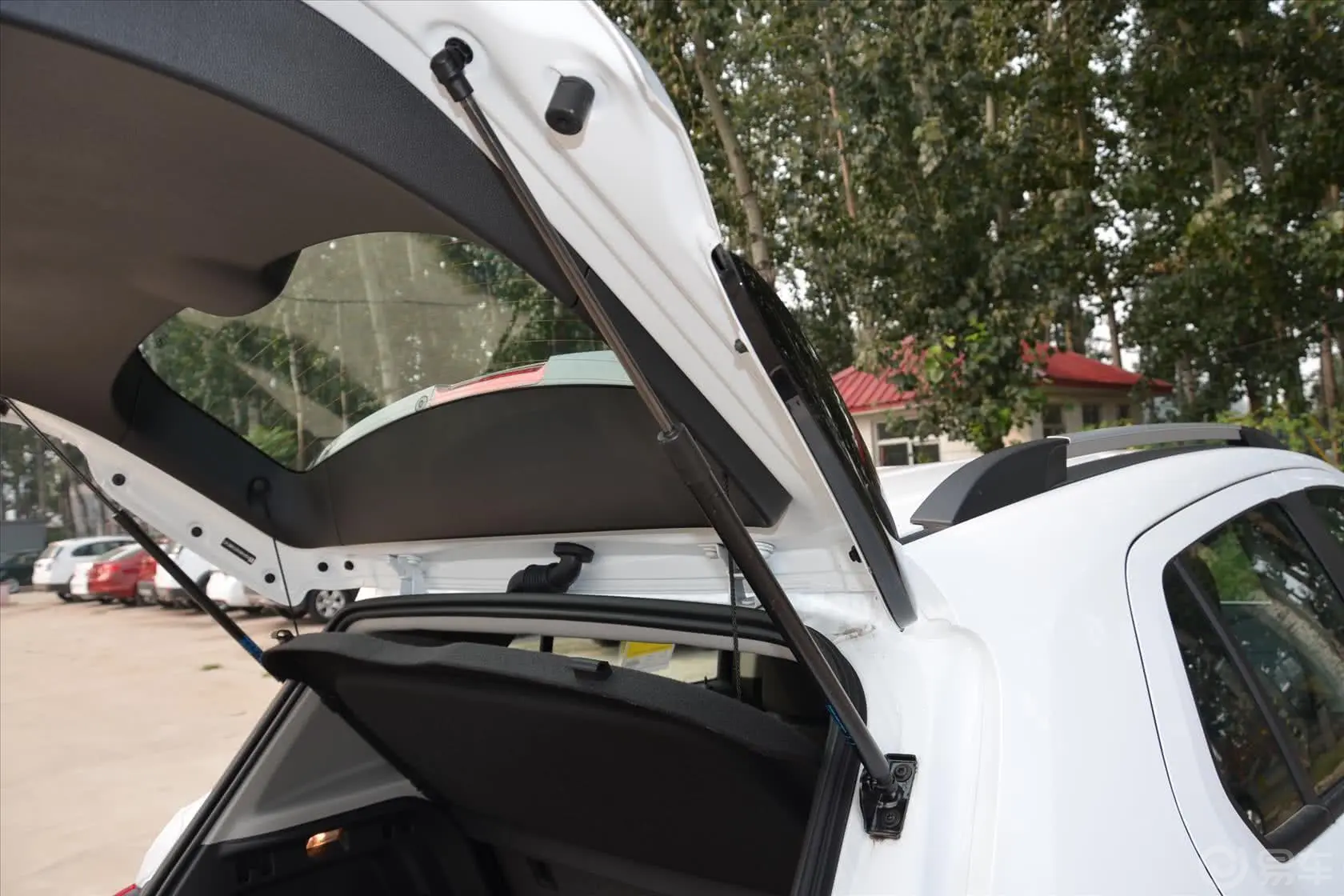 创酷1.4T 自动 舒适型天窗版行李厢支撑杆