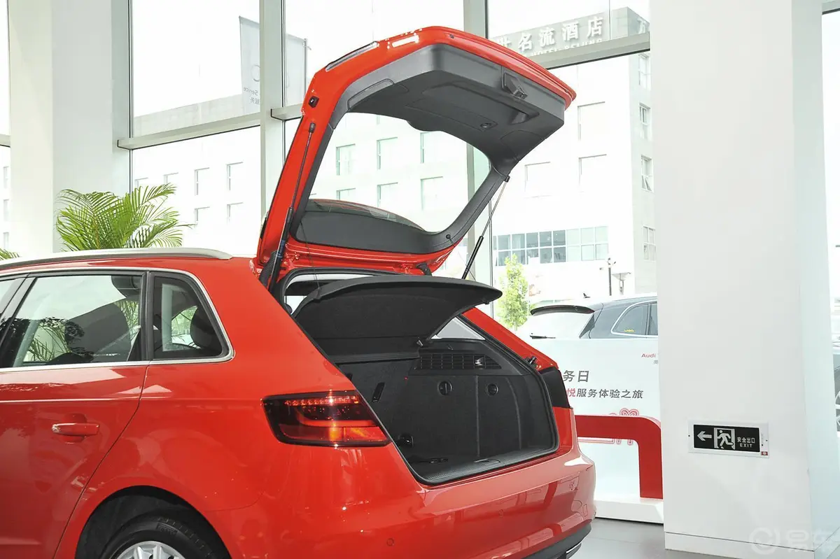 奥迪A3 插电混动(进口)Sportback e-tron 舒适型行李厢开口范围