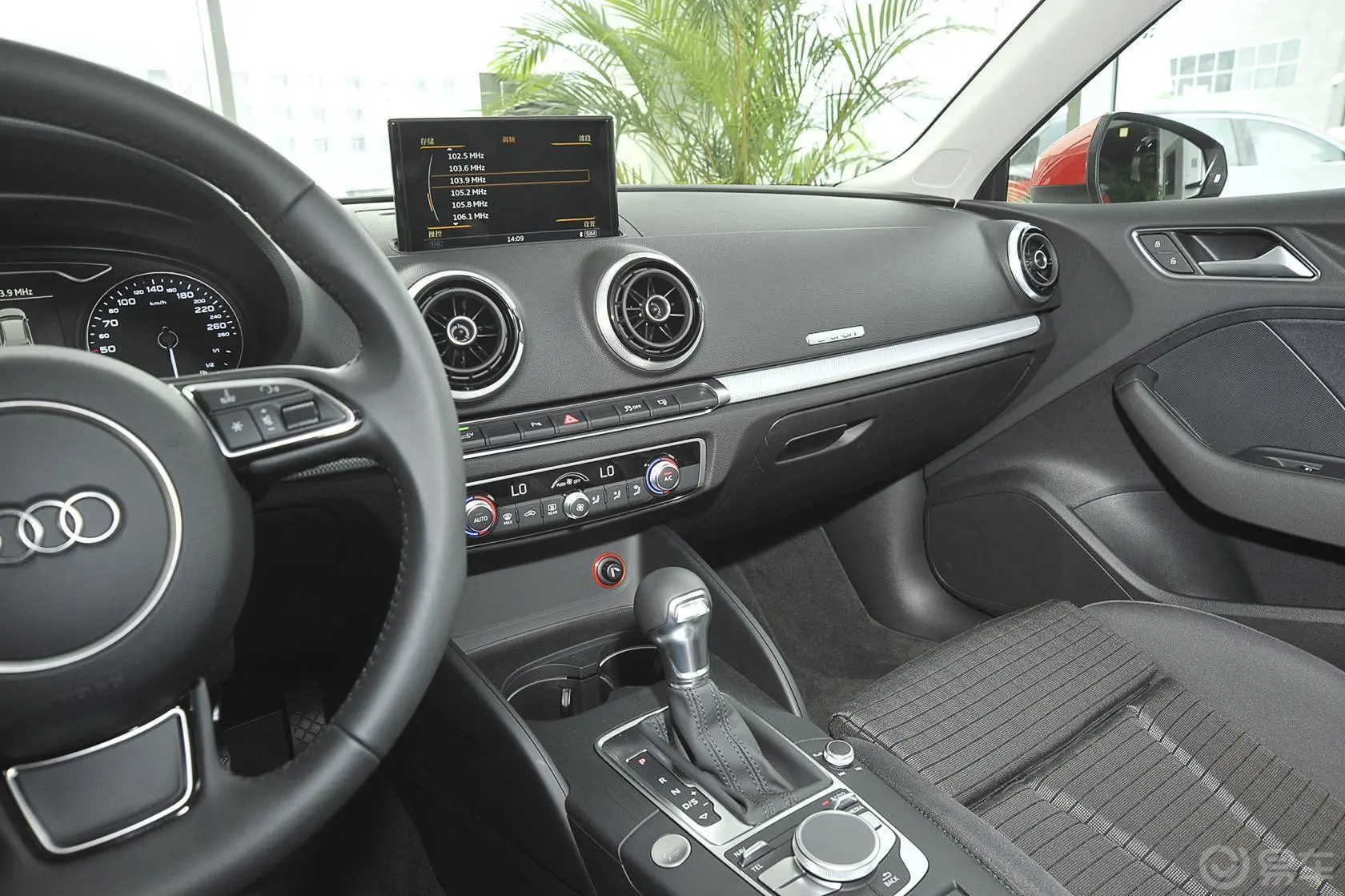 奥迪A3 插电混动(进口)Sportback e-tron 舒适型中控台驾驶员方向