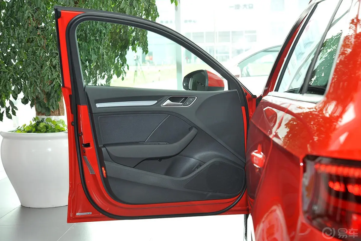 奥迪A3 插电混动(进口)Sportback e-tron 舒适型驾驶员侧车门内门板