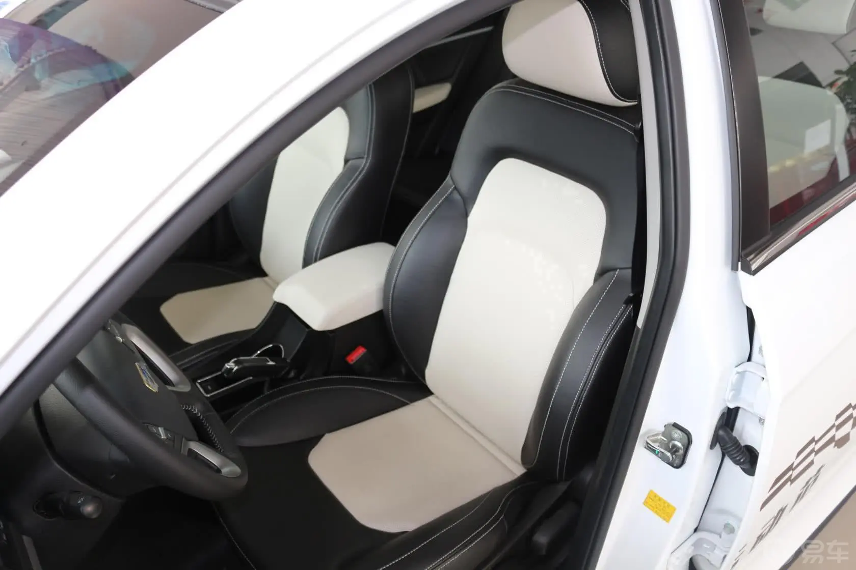 帝豪RS 1.5L 5MT 向上版驾驶员座椅