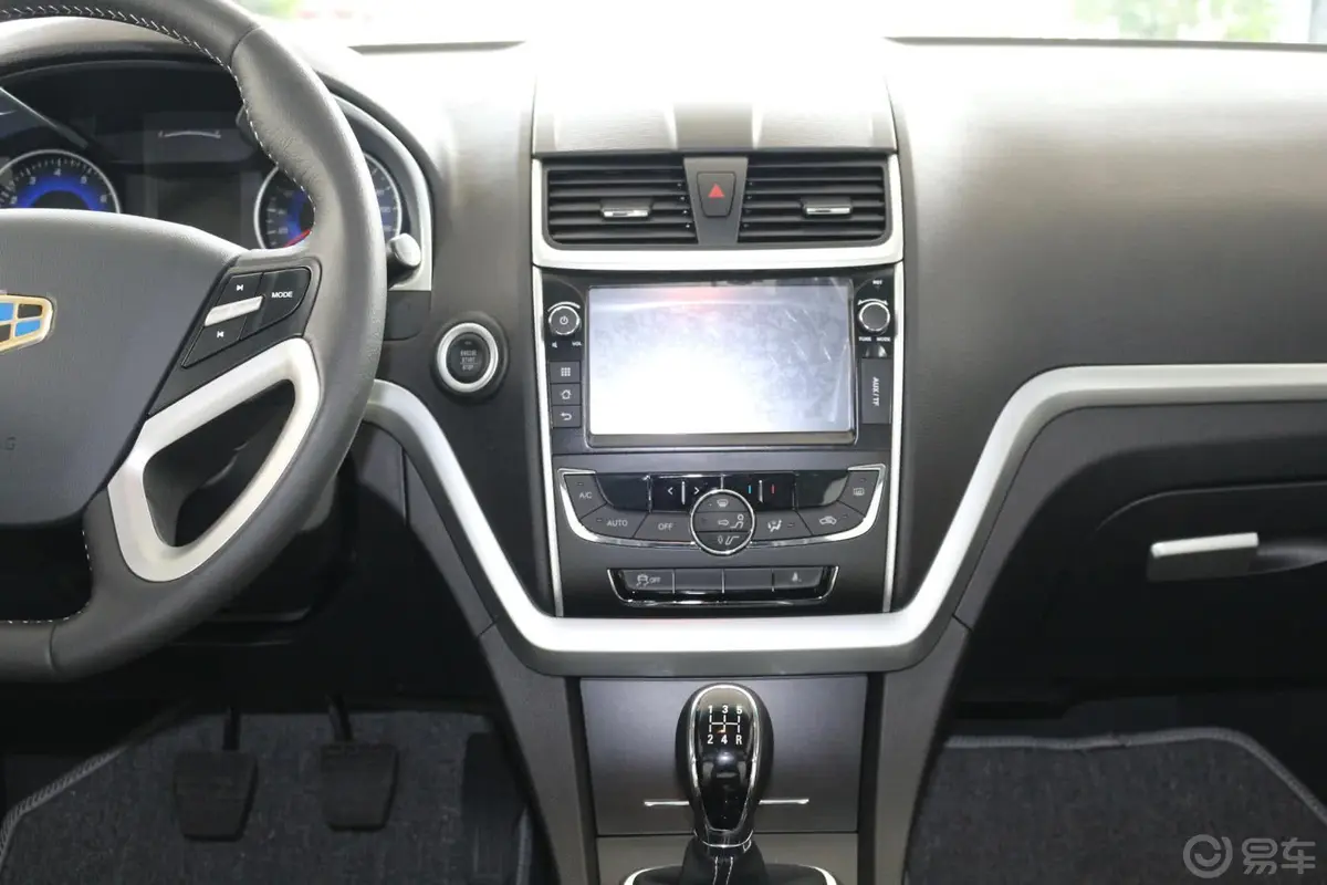 帝豪RS 1.5L 5MT 向上版中控台整体