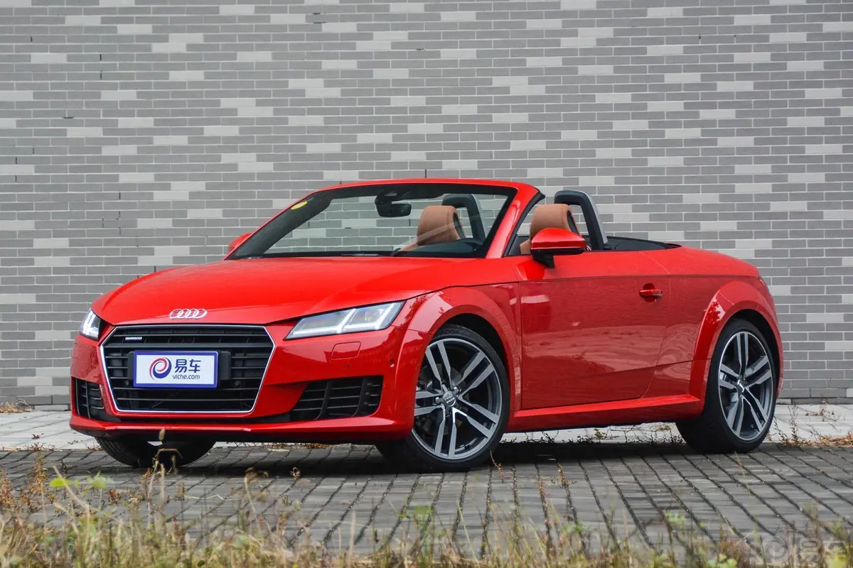 奥迪TTRoadster 45 TFSI quattro侧前45度车头向左水平