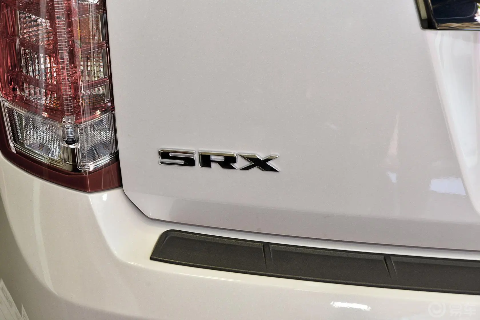 凯迪拉克SRX3.0L 手自一体 舒适型尾标