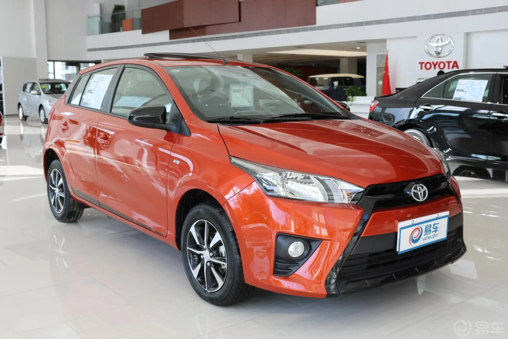 YARiS L 致炫1.5L 自动 橙色限量版侧前45度车头向右水平