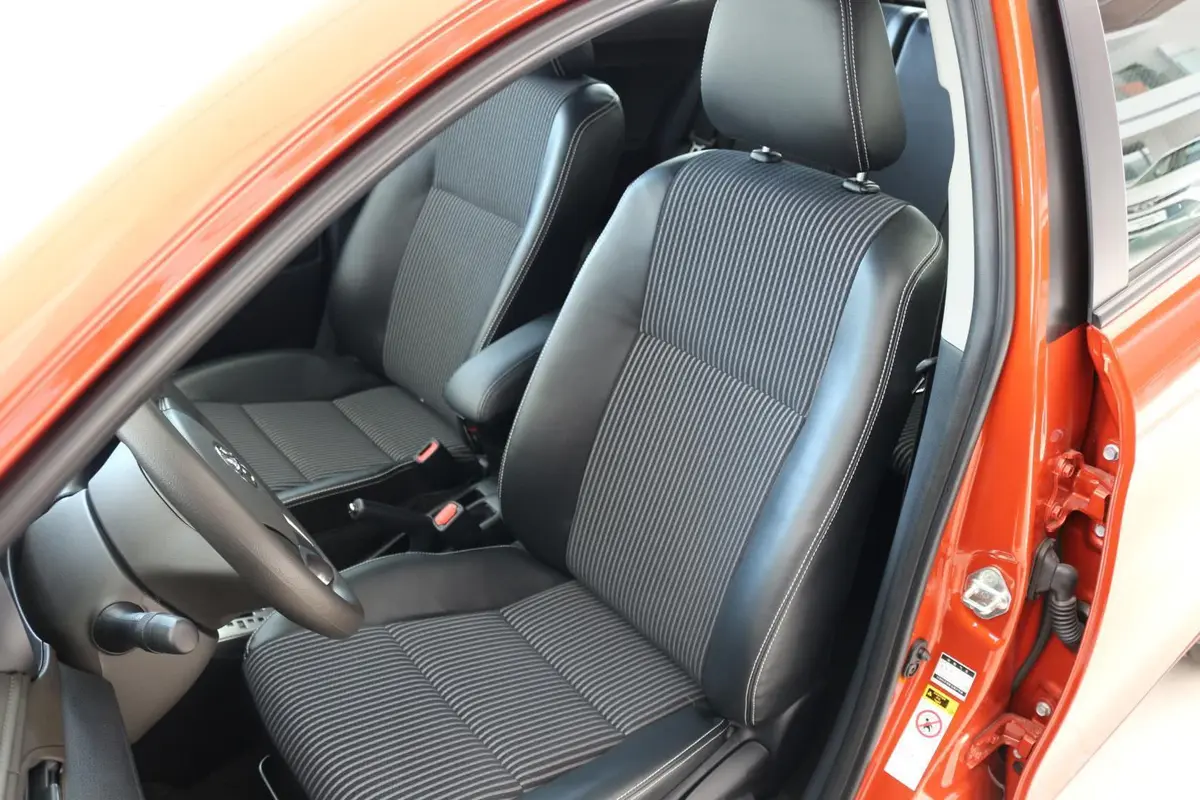YARiS L 致炫1.5L 自动 橙色限量版驾驶员座椅
