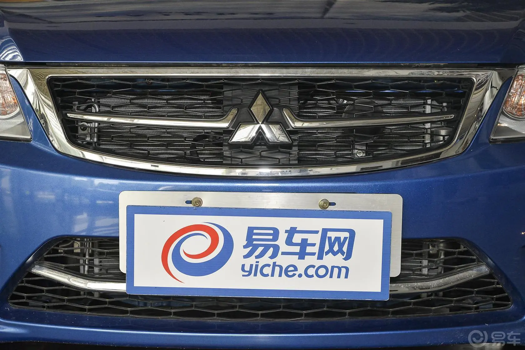 风迪思1.8L CVT 旗舰型 国四前格栅侧俯拍