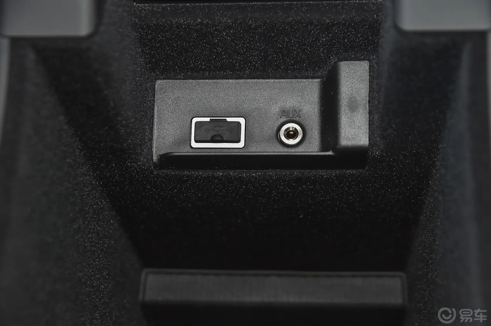 沃尔沃V60T5 智雅版USB接口