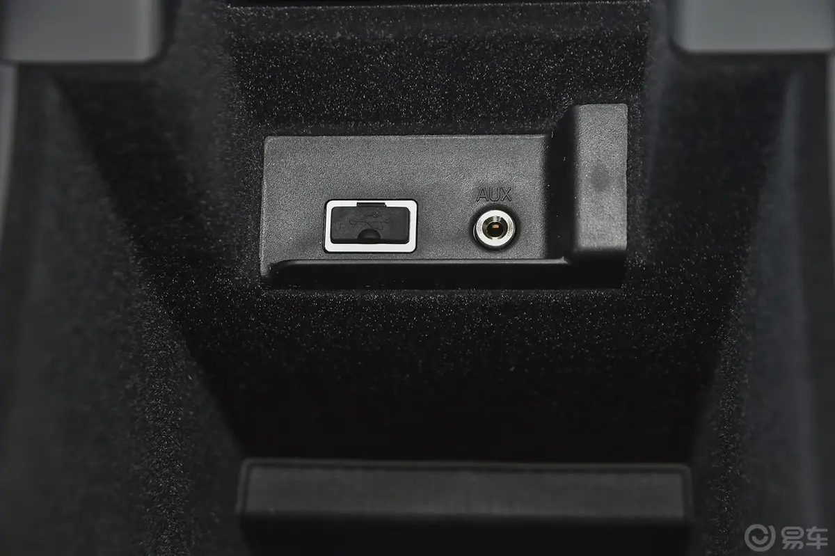 沃尔沃V60T5 智雅版USB接口