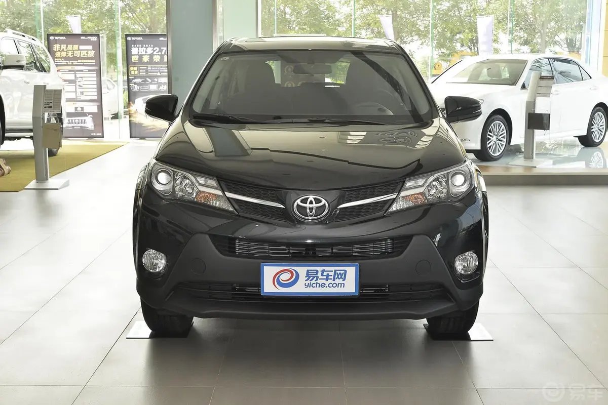 RAV4荣放2.0L CVT 两驱 风尚版外观