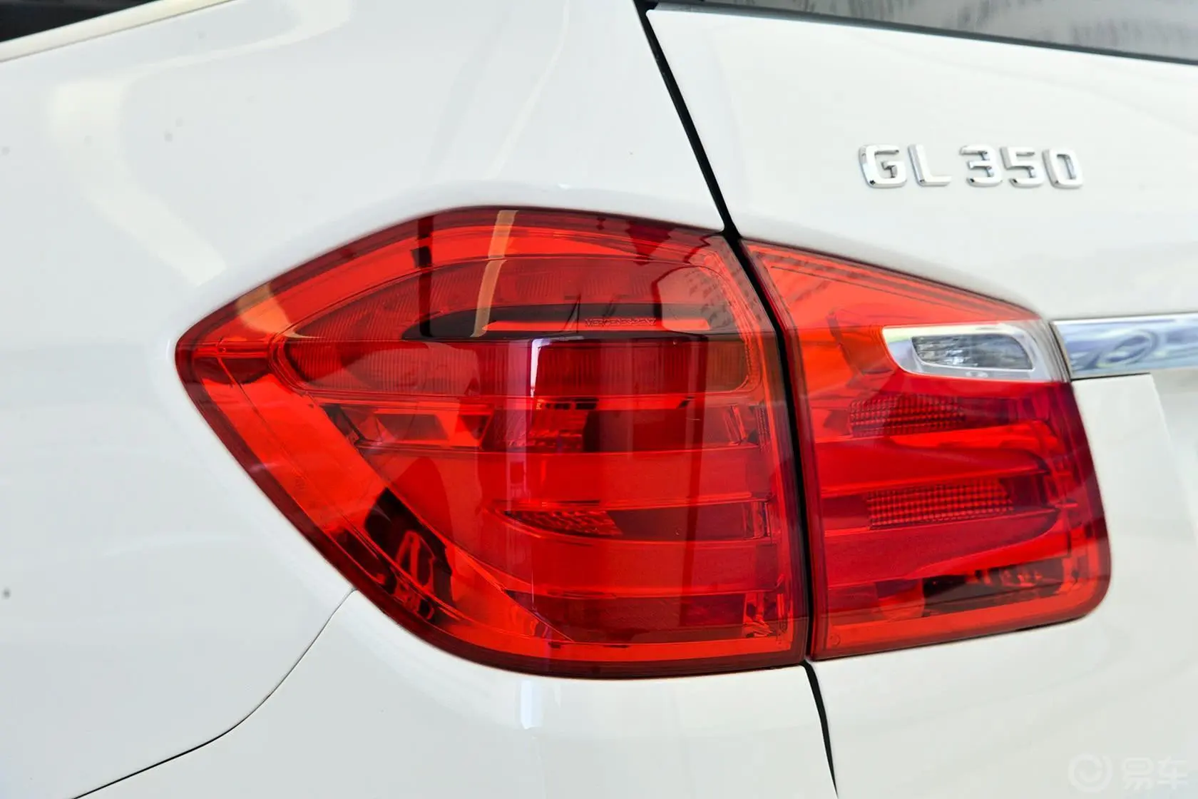 奔驰GL级GL350 美规版尾灯侧45度俯拍