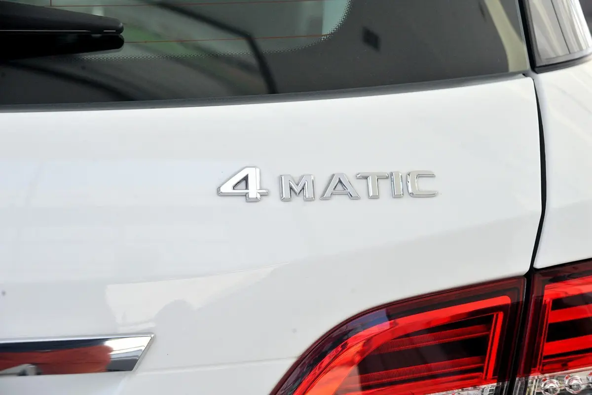 奔驰M级ML400 4MATIC 动感型外观