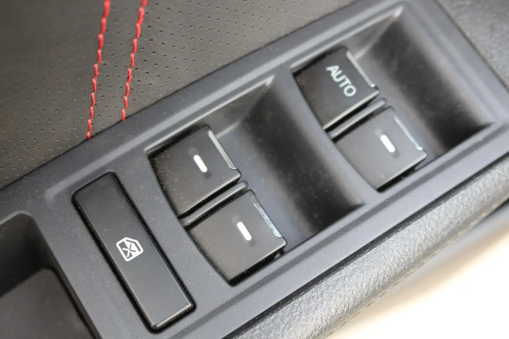 吉利GX7经典版 1.8L 手动 新都市型升级版 国Ⅳ车窗升降键