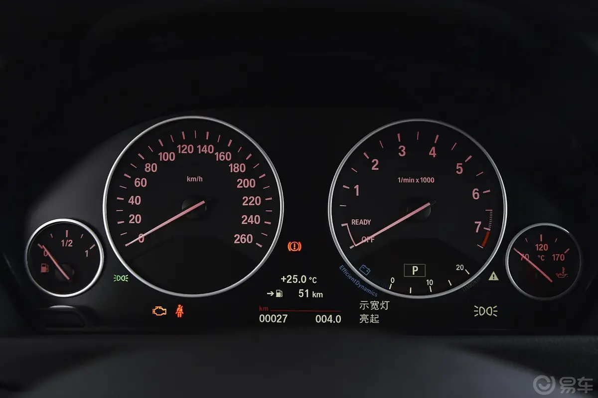 宝马3系GT320i 设计套装型仪表盘背光显示