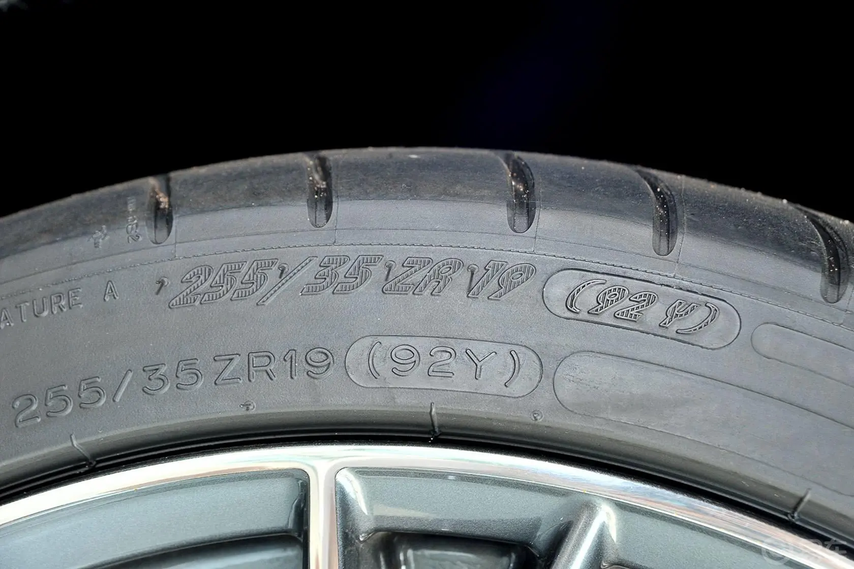 雷克萨斯RC FF 5.0L 巅峰版轮胎规格