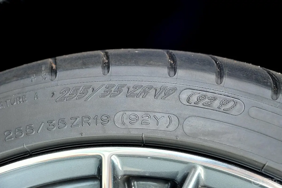 雷克萨斯RC FF 5.0L 巅峰版轮胎规格