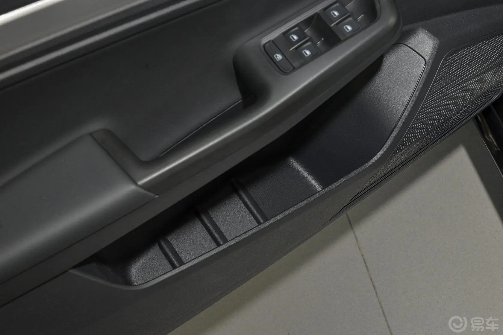 朗行1.4T 手动 舒适版驾驶员门储物盒