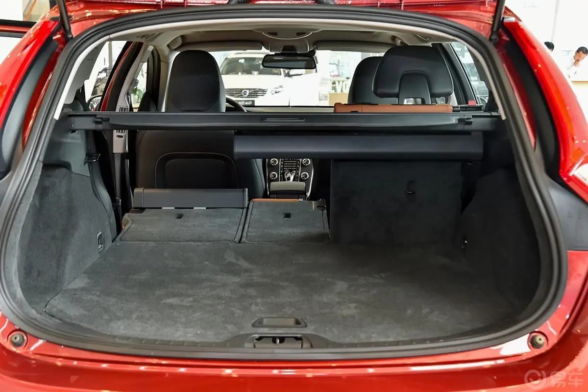 沃尔沃V60T5 智逸版行李箱空间（后排左放倒）