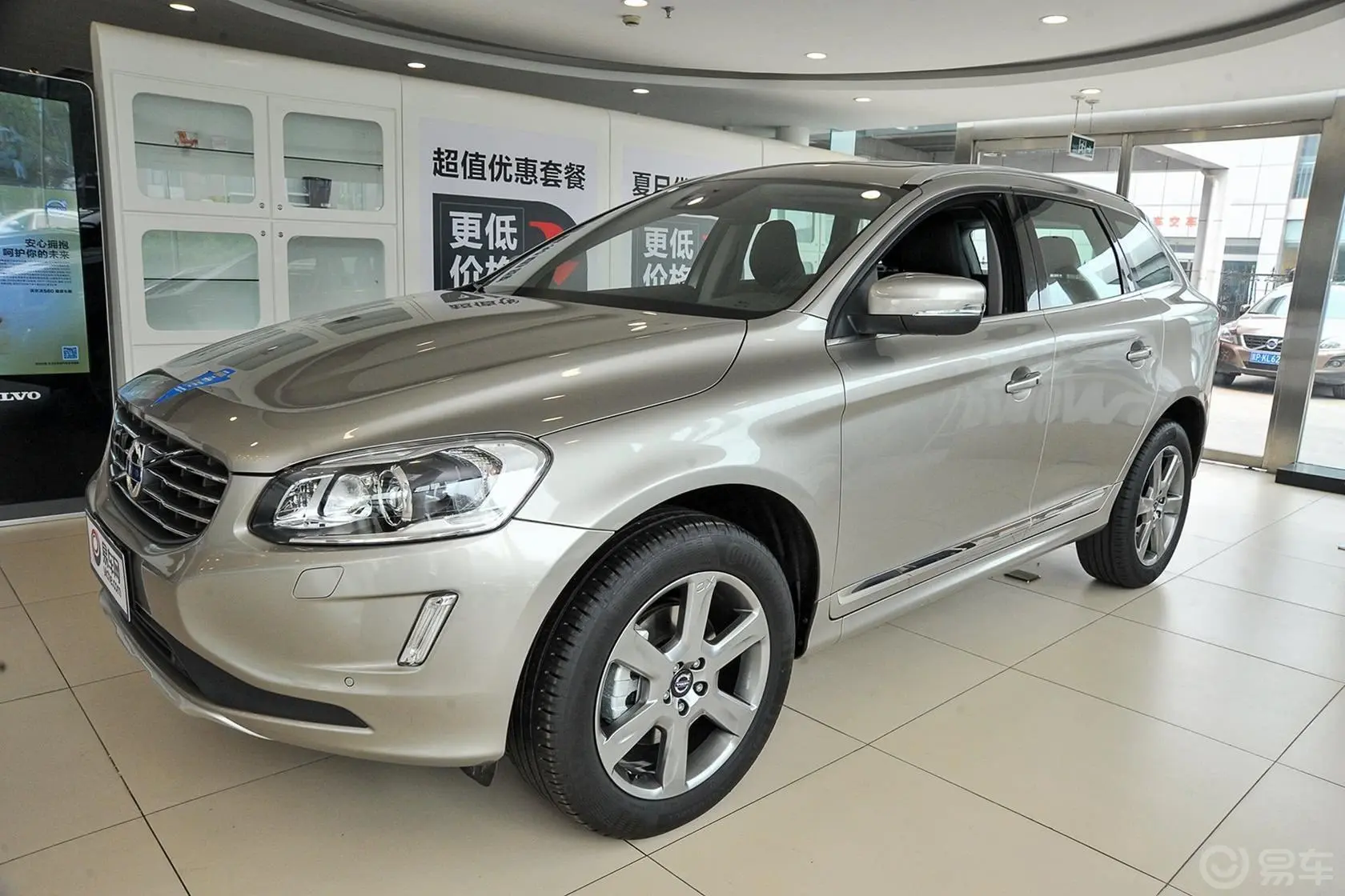 沃尔沃XC60(进口)3.0T T6 智逸版侧前45度车头向左水平