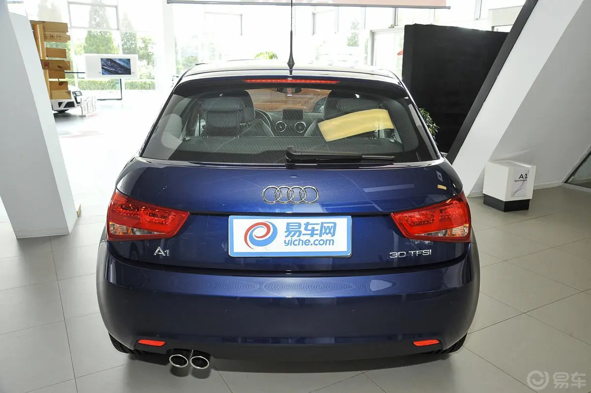 奥迪A1Sportback 30TFSI 舒适型正后水平