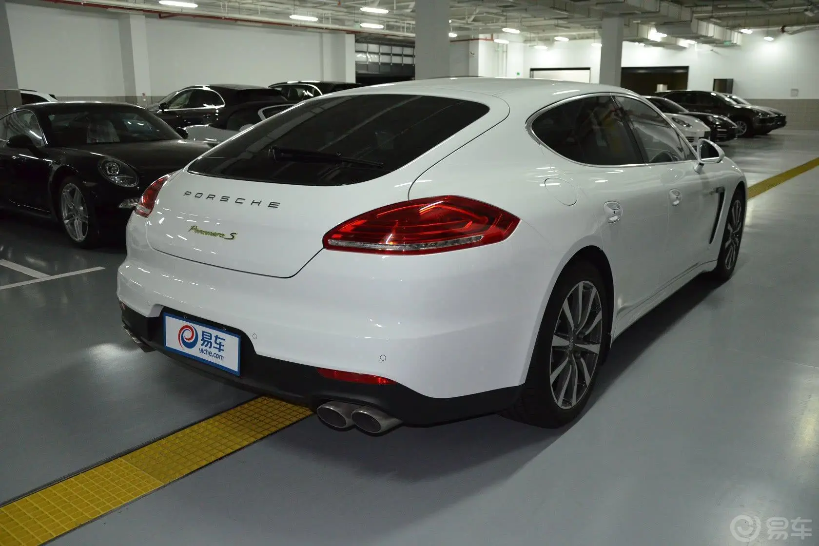 Panamera E-HybridPanamera S E-Hybrid 3.0T侧后45度车头向右水平