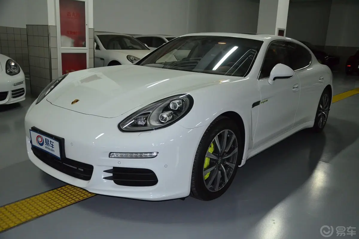 Panamera E-HybridPanamera S E-Hybrid 3.0T侧前45度车头向左水平