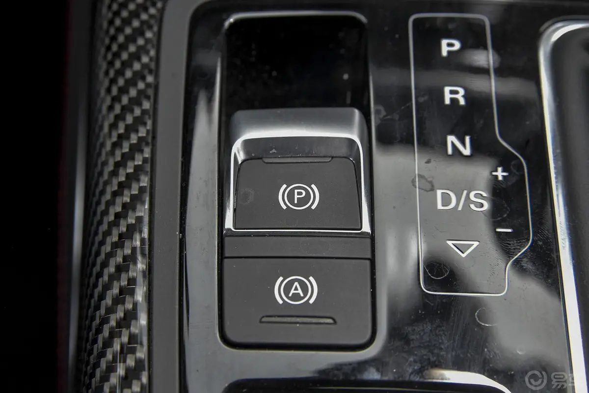 奥迪RS 74.0T 8速手自一体驻车制动（手刹，电子，脚刹）