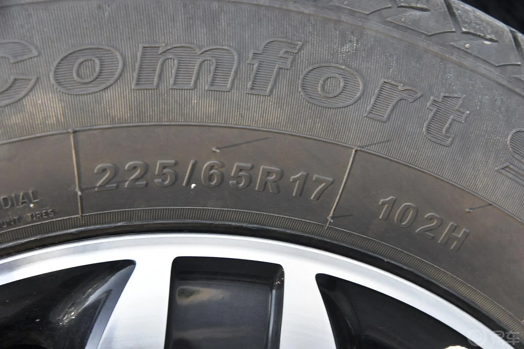吉利GX7运动版 2.0L 自动 尊贵型轮胎规格